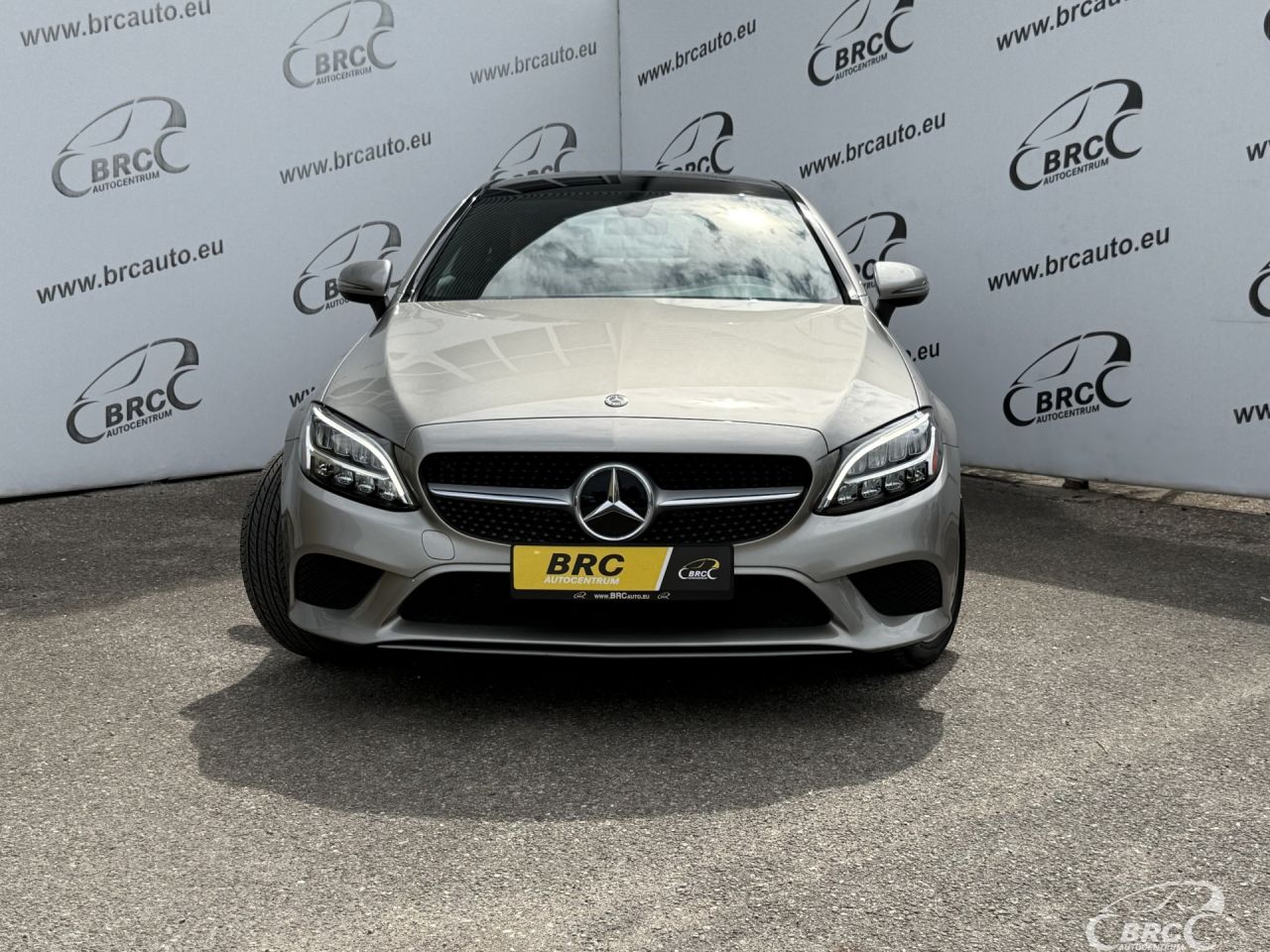 Mercedes-Benz C300 | 32