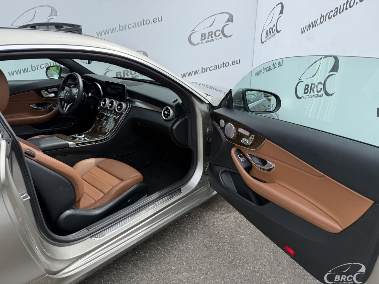 Mercedes-Benz C300 | 6