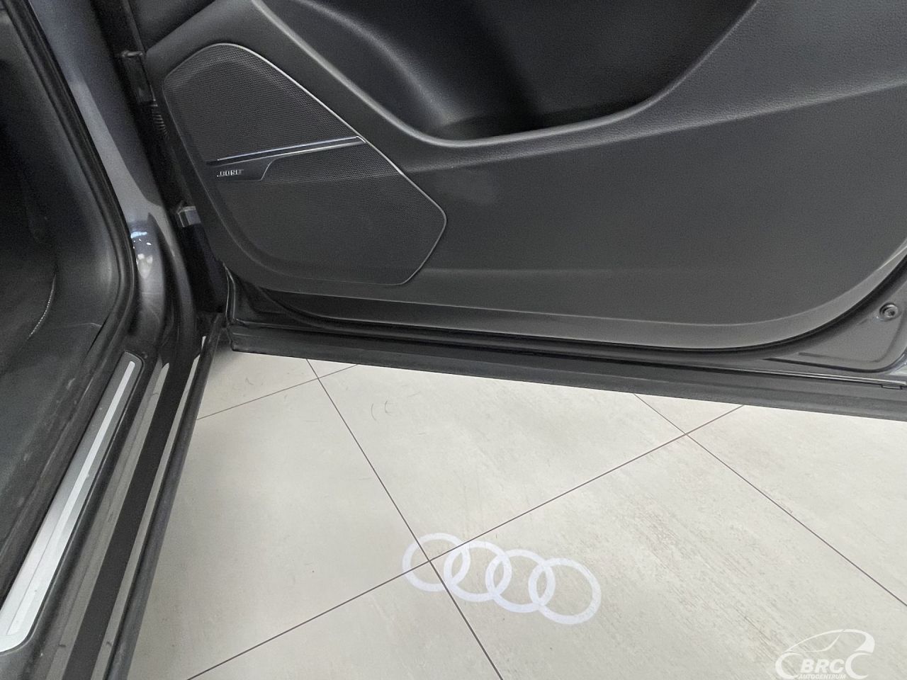 Audi Q7 | 8