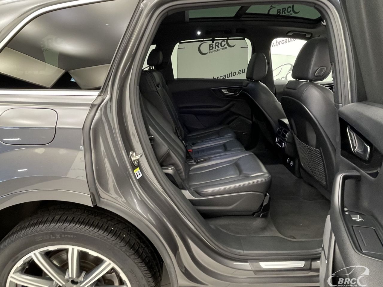 Audi Q7 | 10