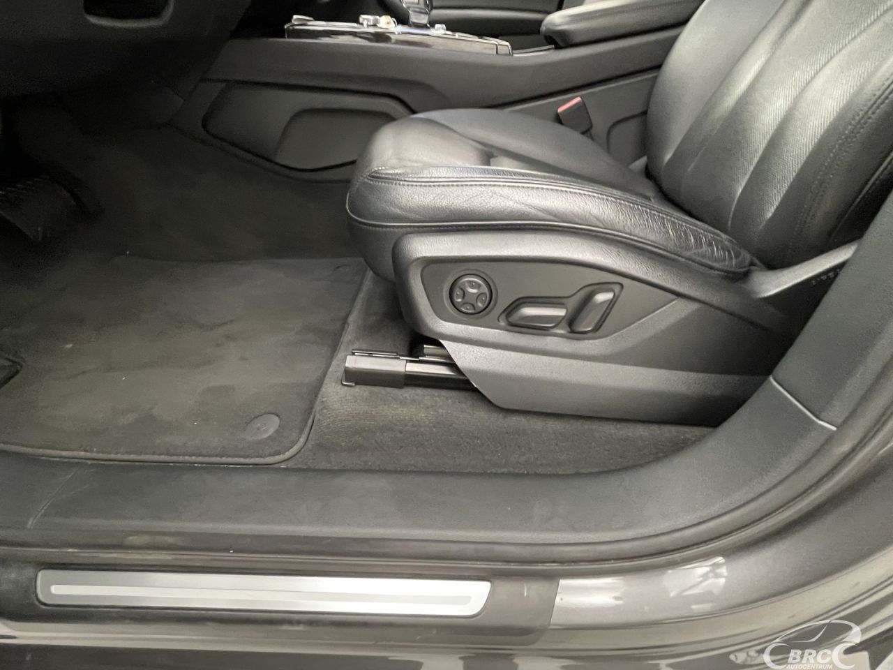 Audi Q7 | 25