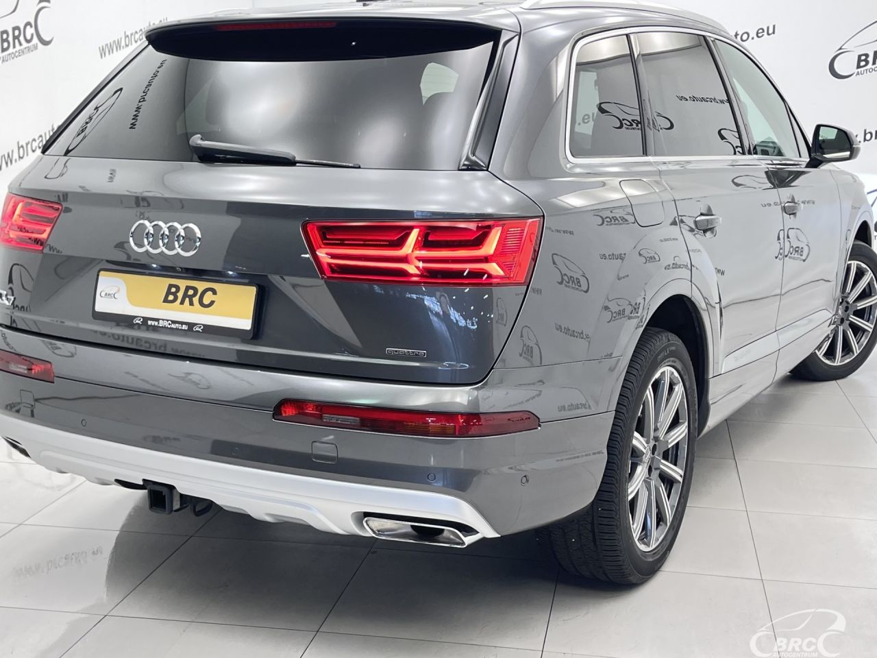 Audi Q7 | 52