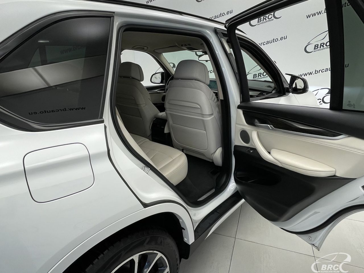 BMW X5 | 12