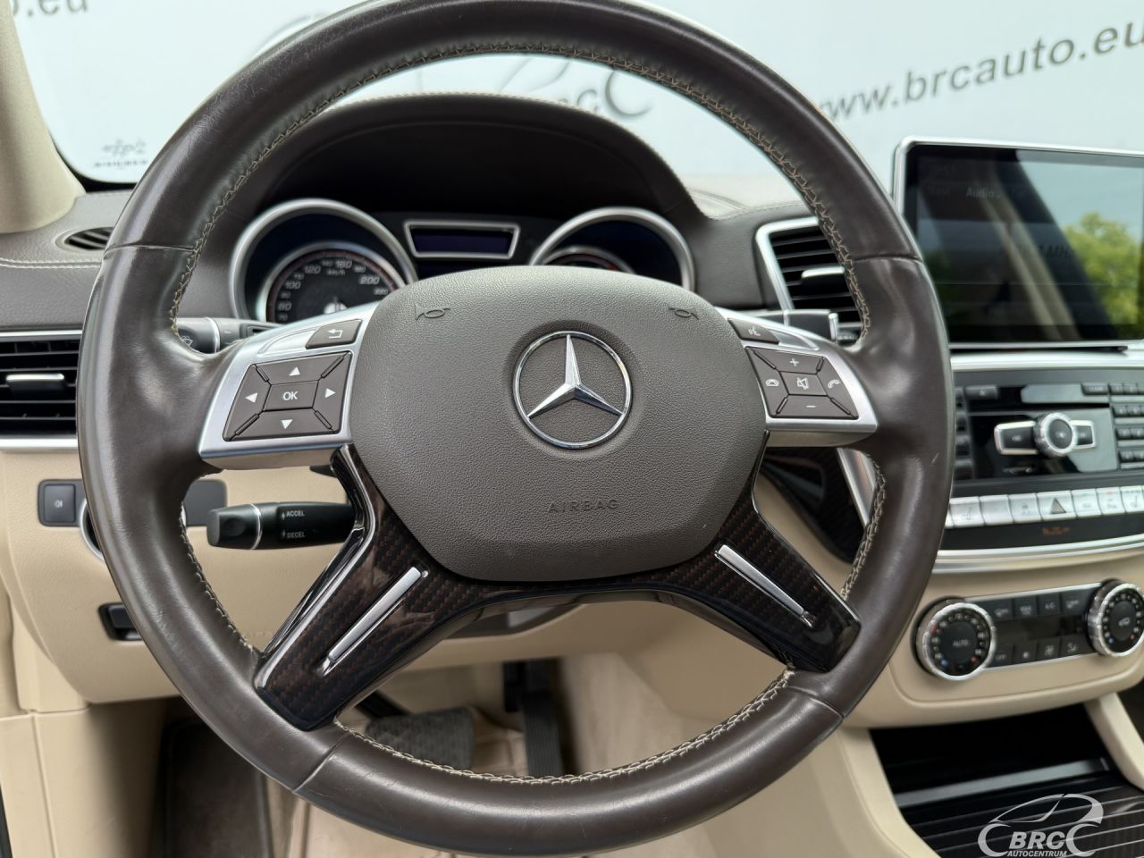 Mercedes-Benz GL450 | 26