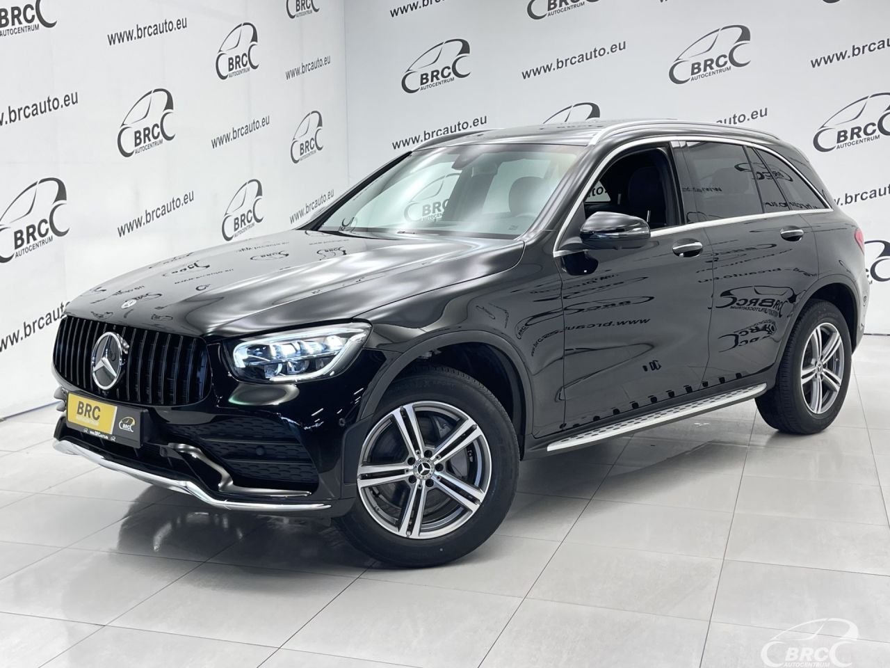 Mercedes-Benz GLC300 | 0