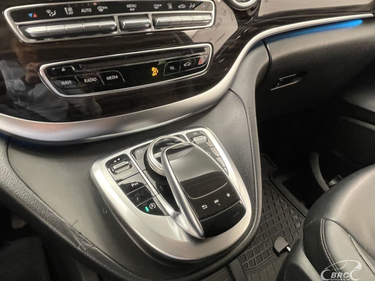 Mercedes-Benz V250 | 25
