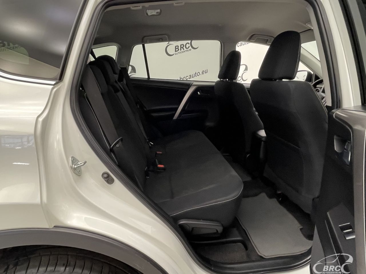 Toyota RAV4 | 8
