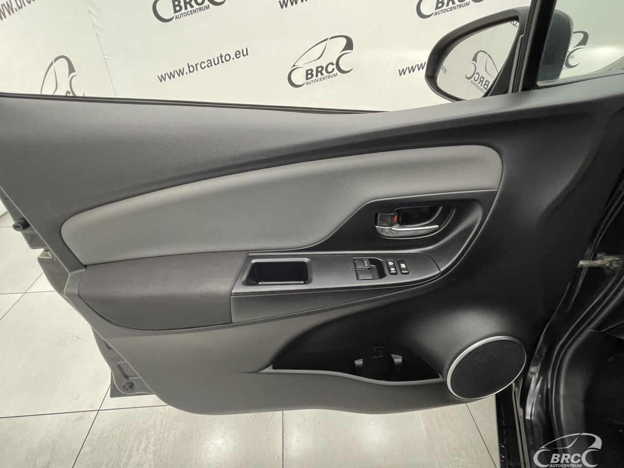 Toyota Yaris | 18