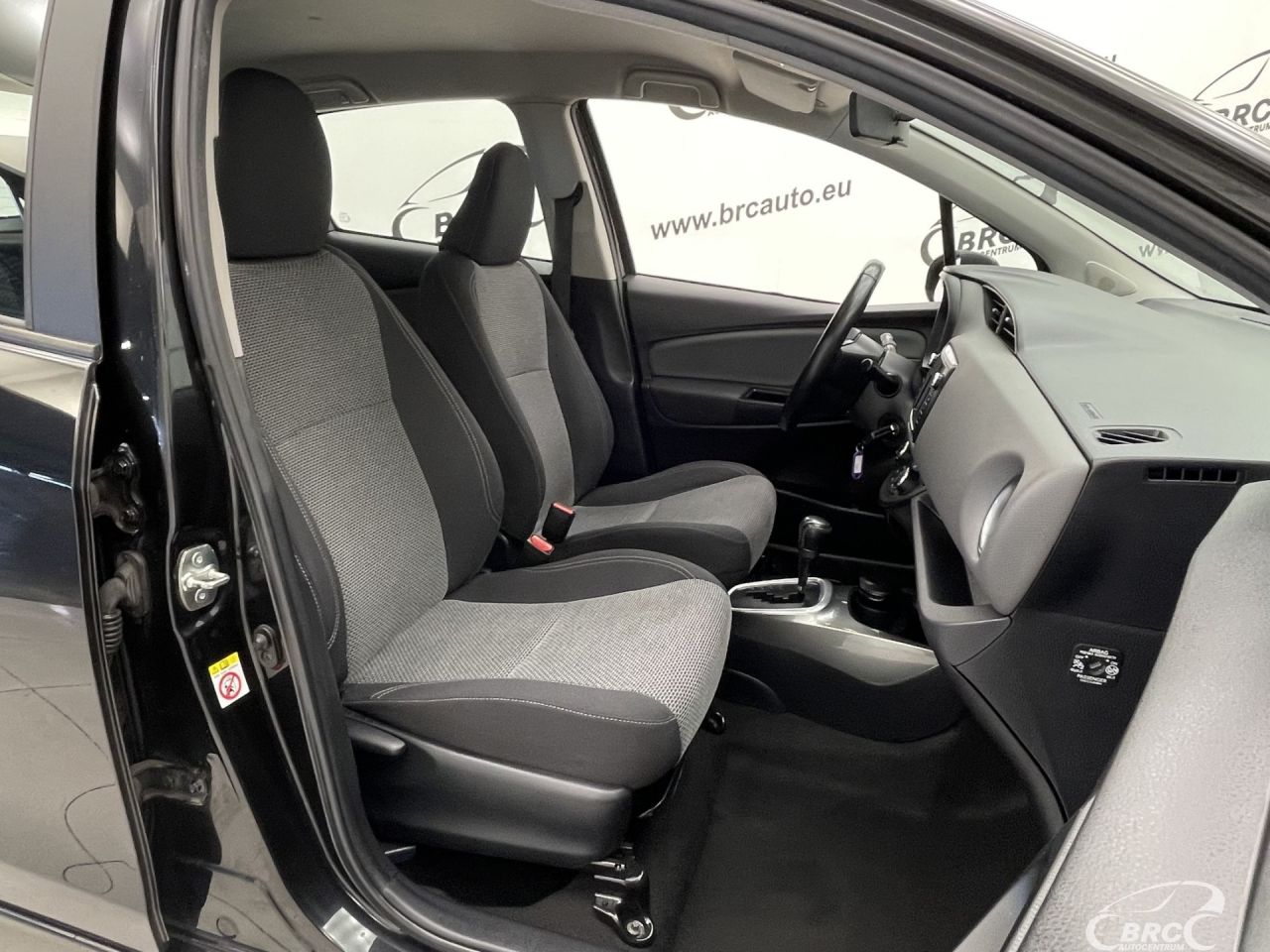 Toyota Yaris | 6