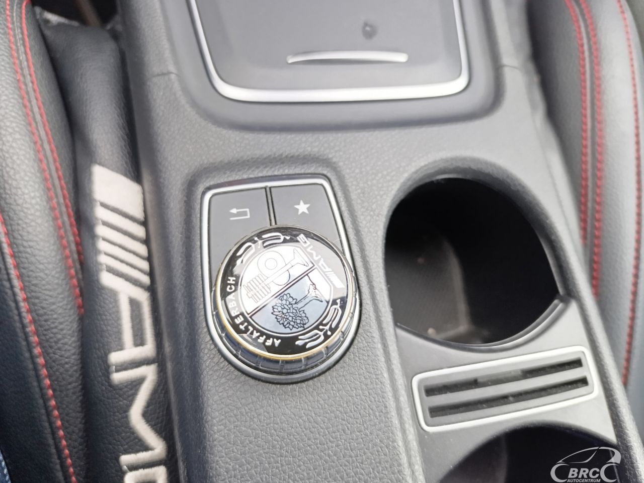 Mercedes-Benz GLA250 | 36