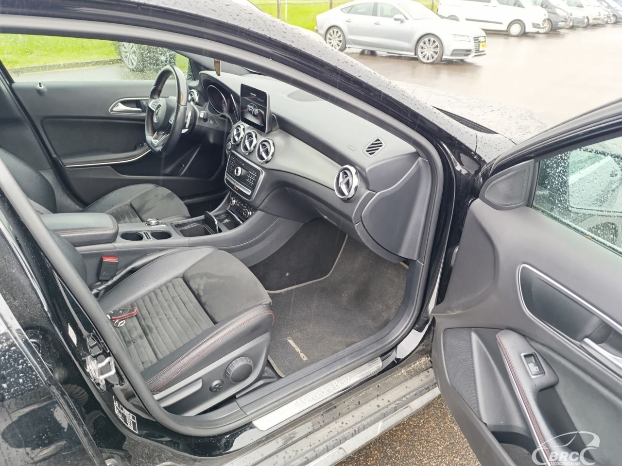 Mercedes-Benz GLA250 | 25