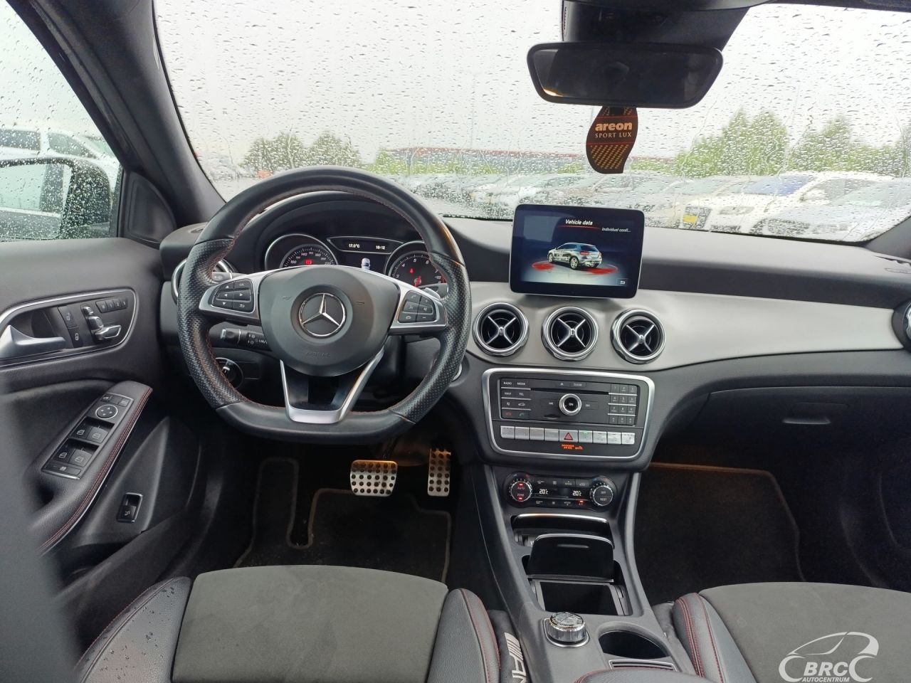 Mercedes-Benz GLA250 | 15