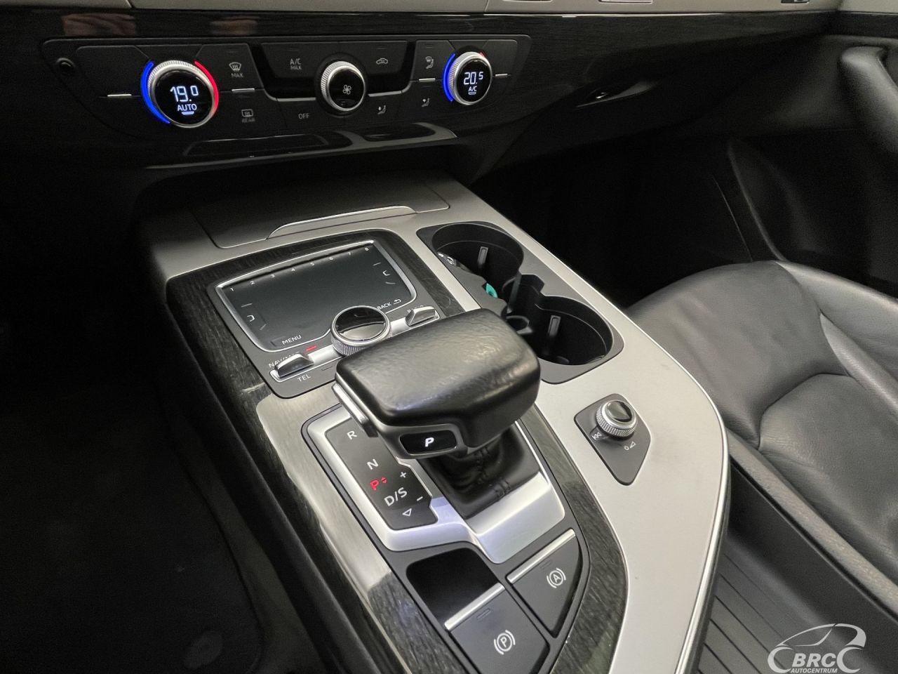 Audi Q7 | 24