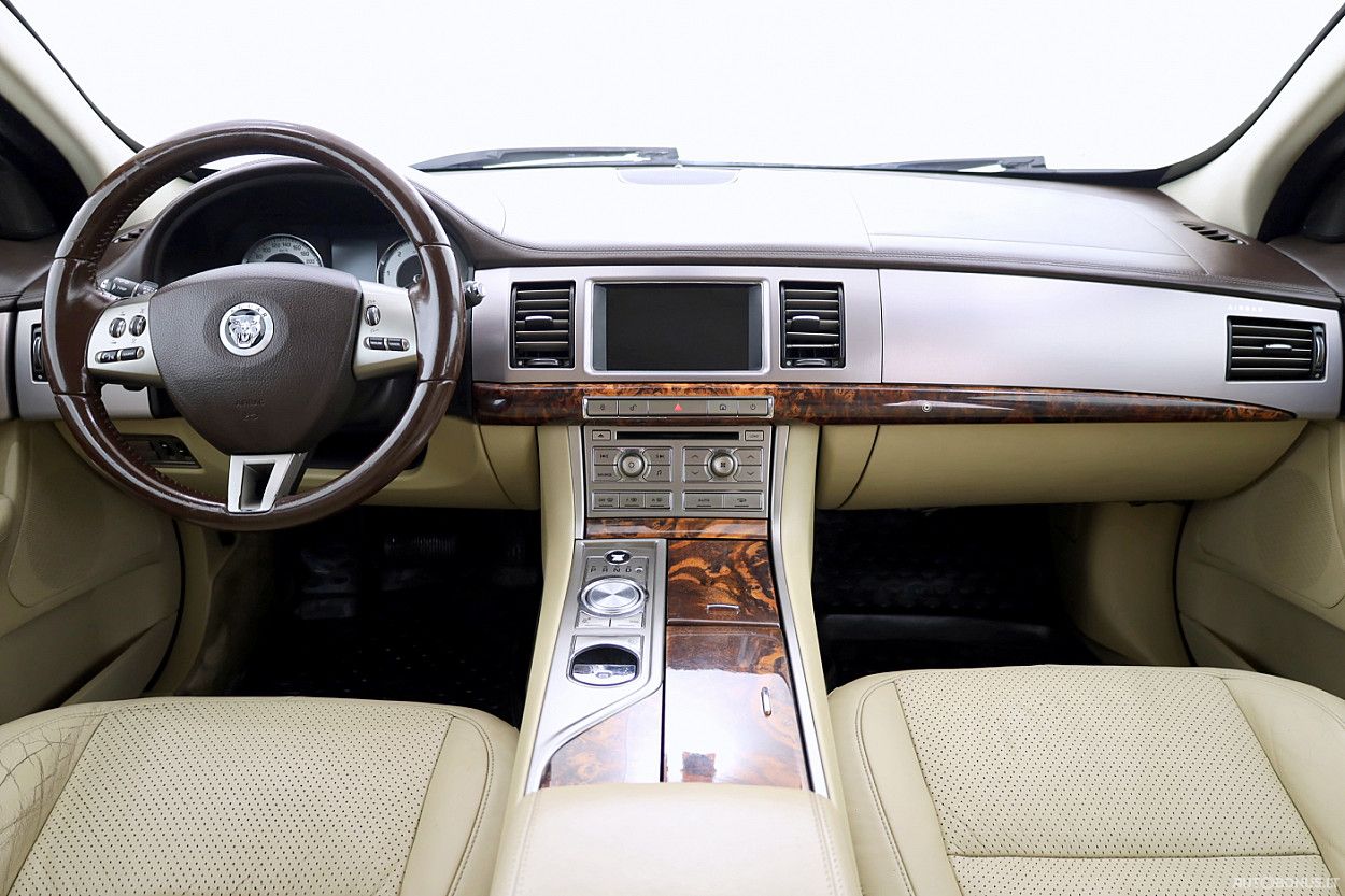 Jaguar XF | 4