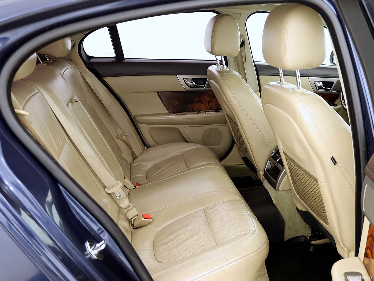 Jaguar XF | 6