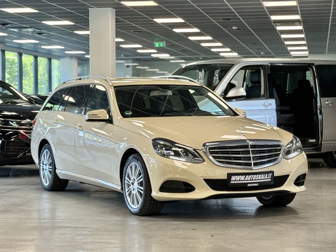 Mercedes-Benz E200 | 7