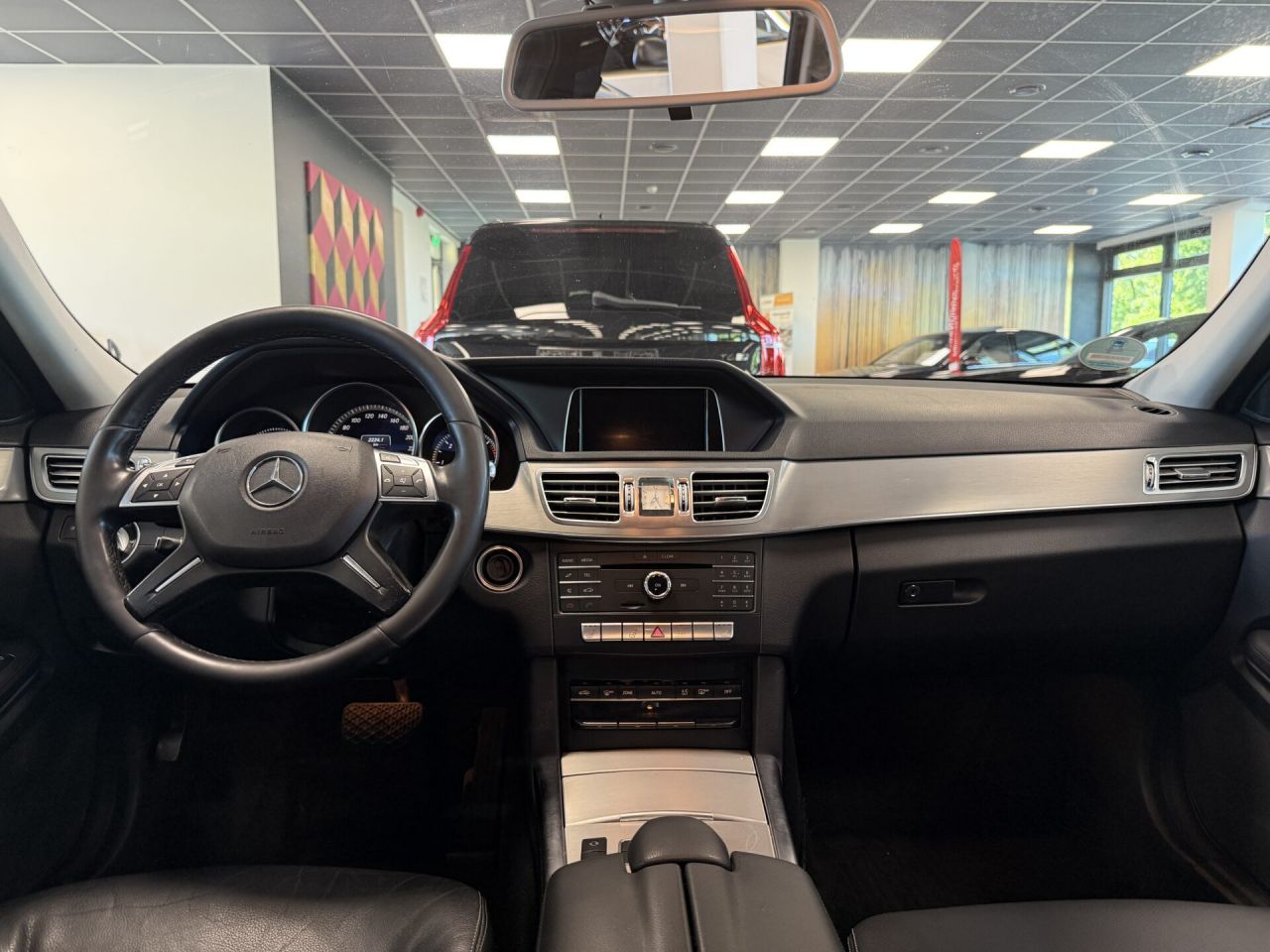 Mercedes-Benz E200 | 3