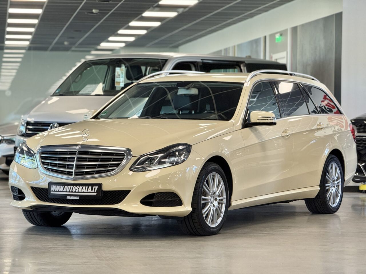 Mercedes-Benz E200 | 12