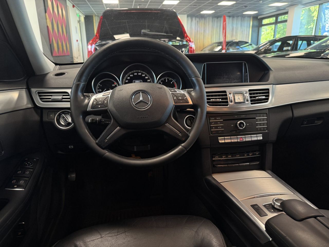 Mercedes-Benz E200 | 25