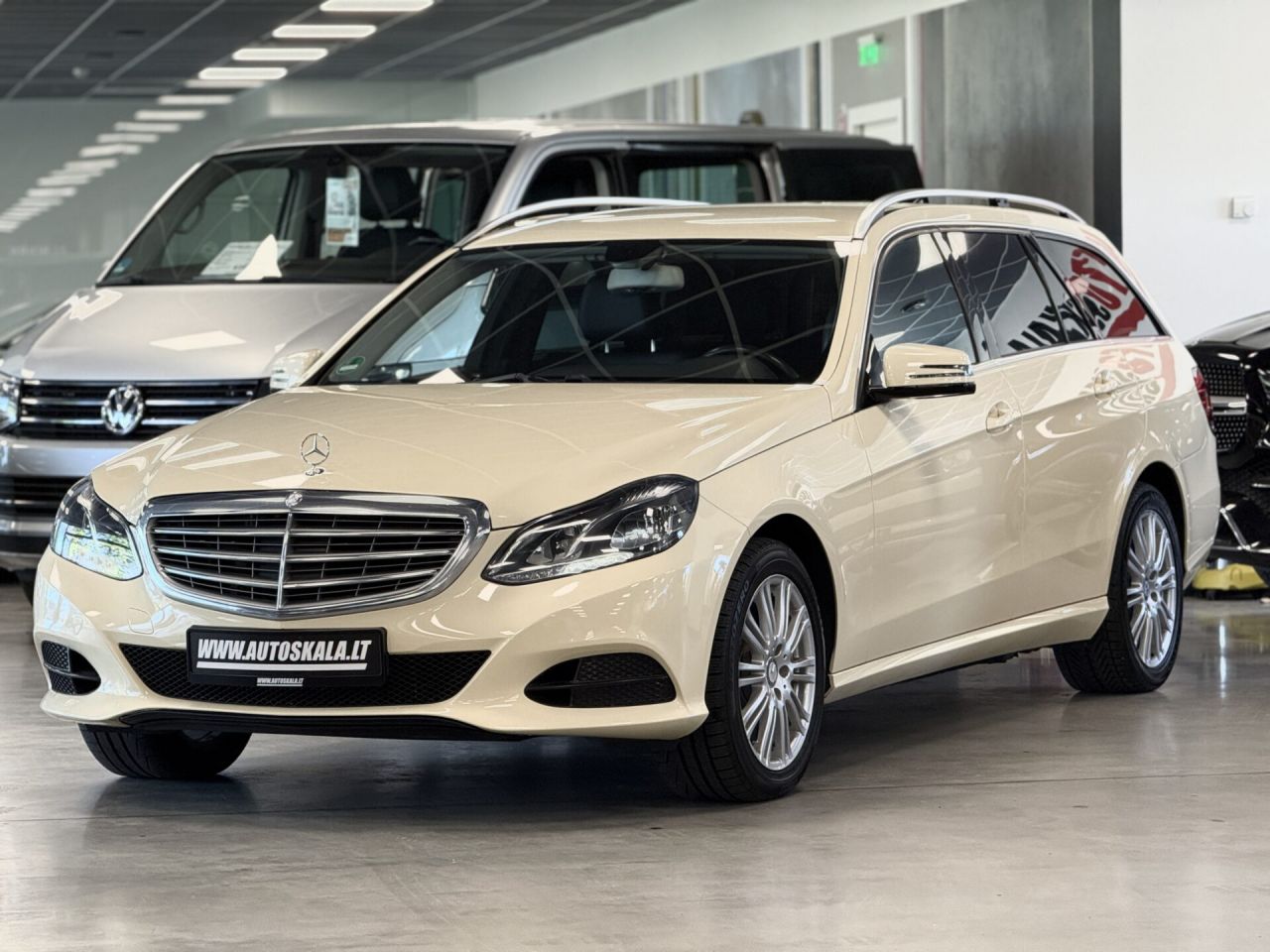 Mercedes-Benz E200 | 13