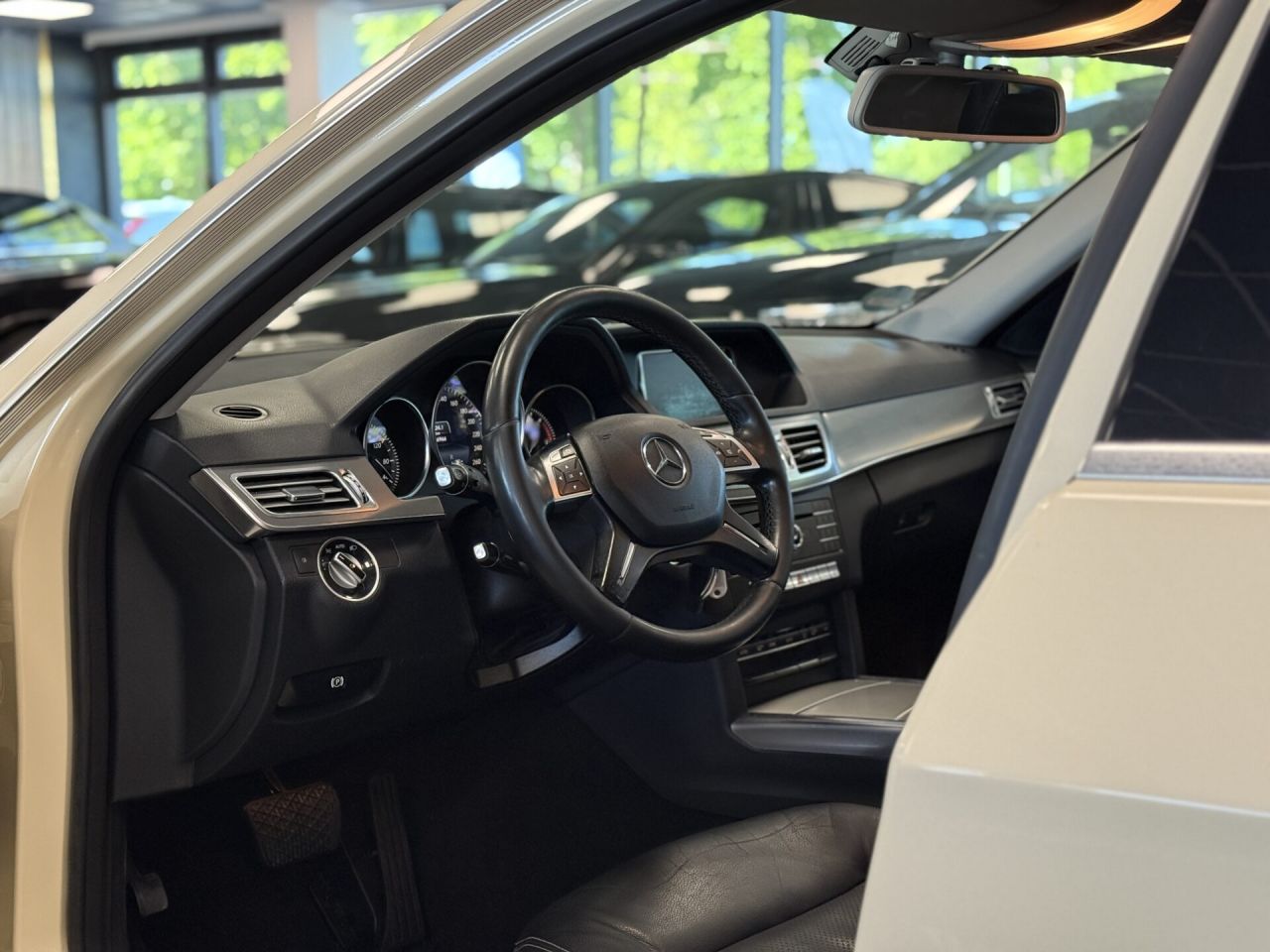 Mercedes-Benz E200 | 24