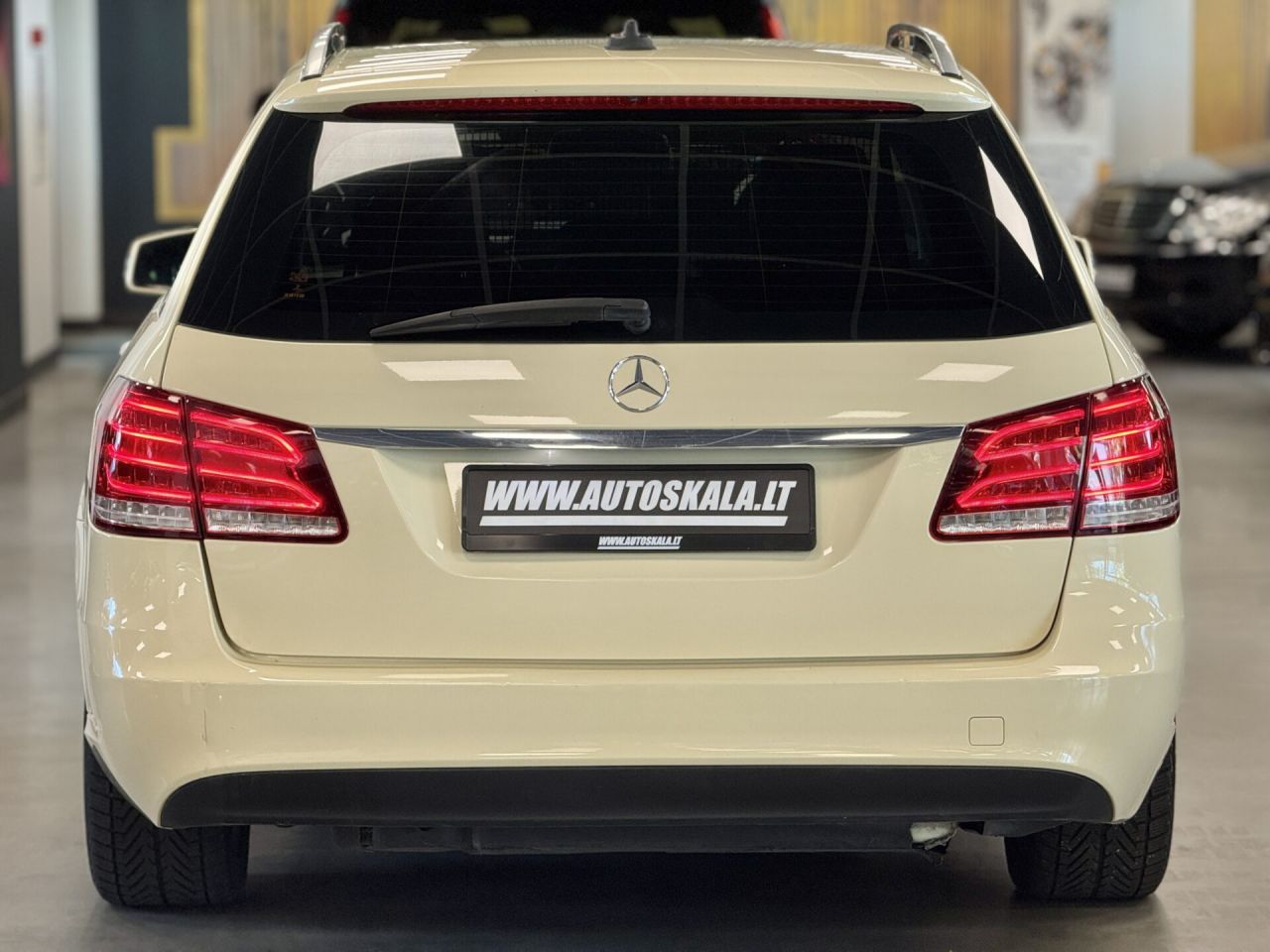 Mercedes-Benz E200 | 14