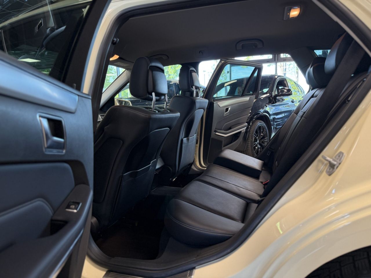Mercedes-Benz E200 | 4