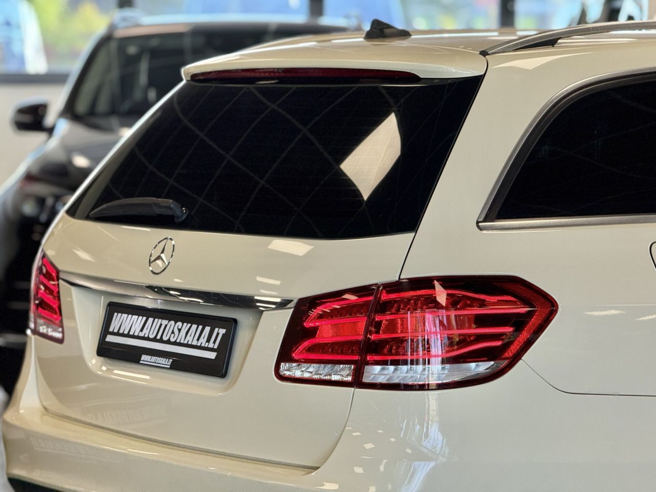 Mercedes-Benz E200 | 18