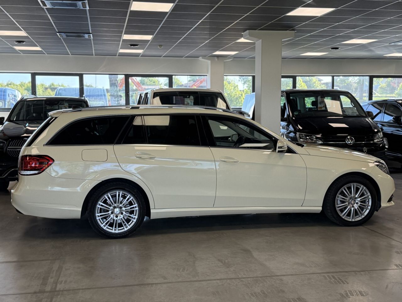 Mercedes-Benz E200 | 8