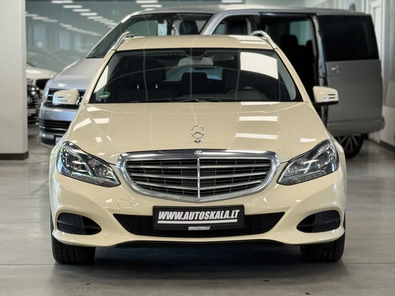 Mercedes-Benz E200 | 9