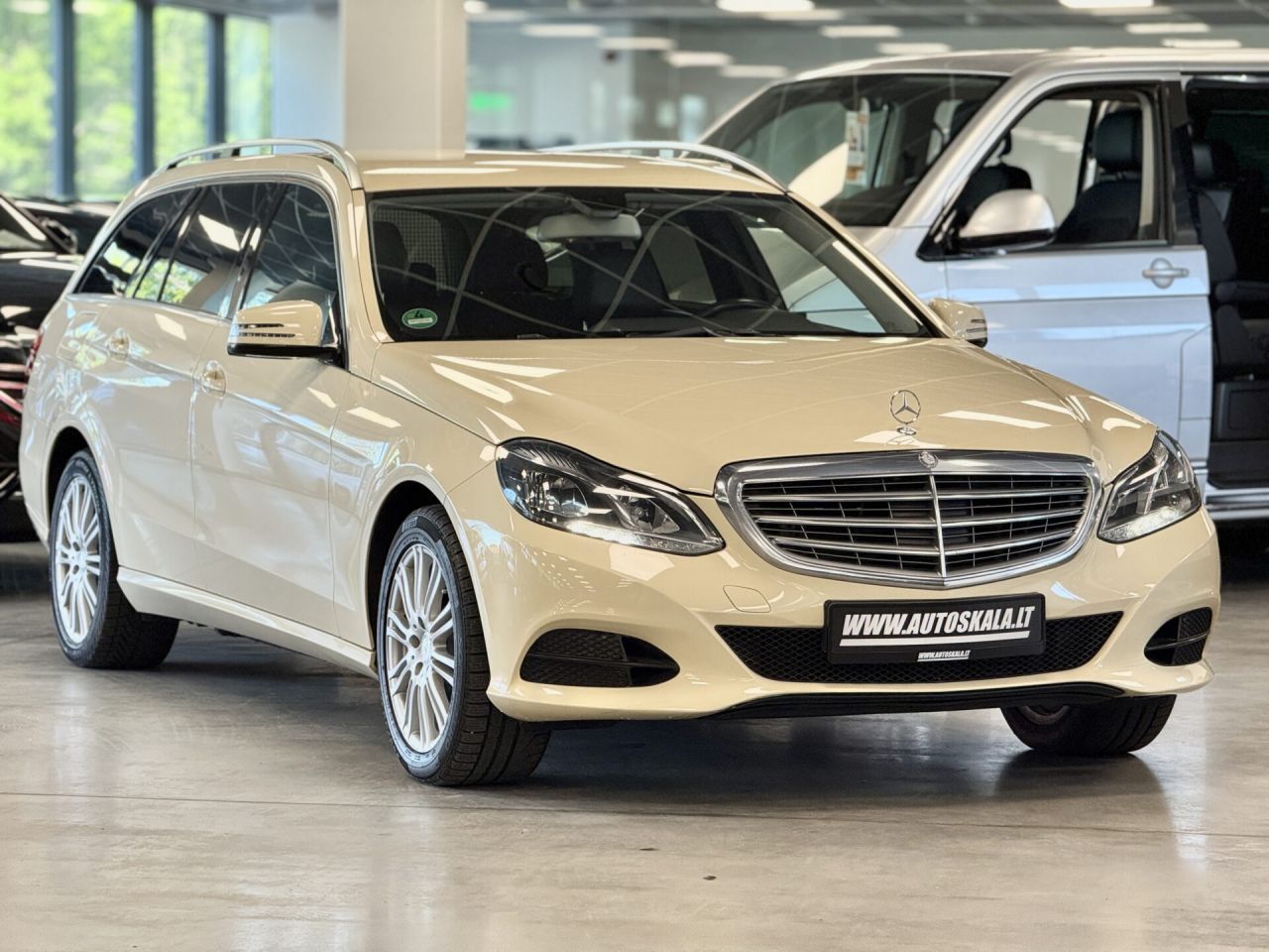 Mercedes-Benz E200 | 11