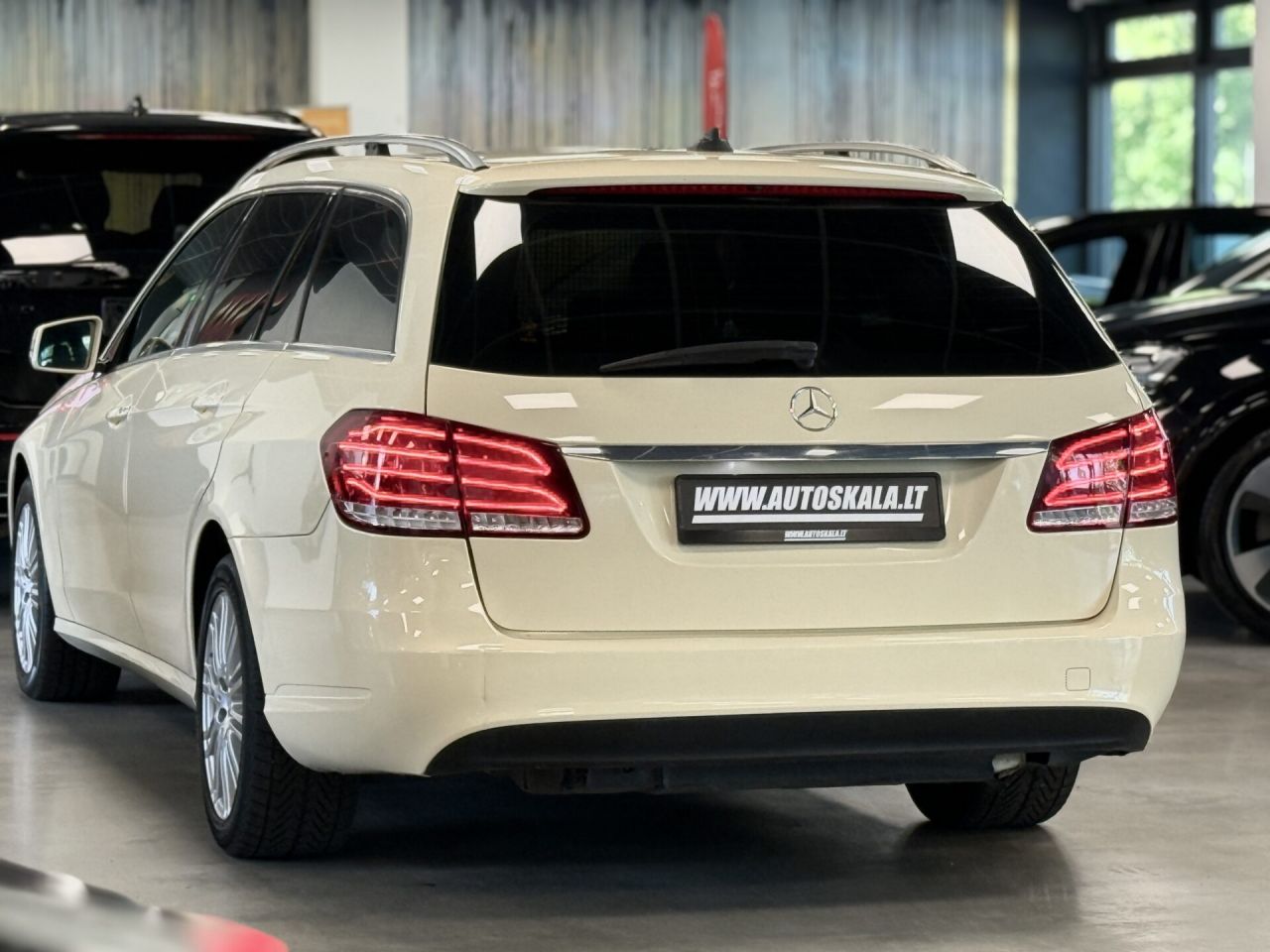 Mercedes-Benz E200 | 2