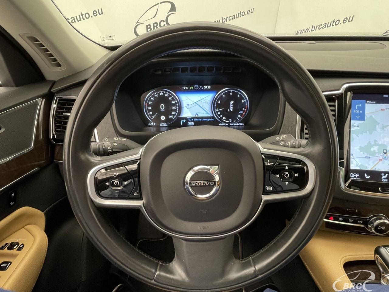 Volvo XC90 | 30