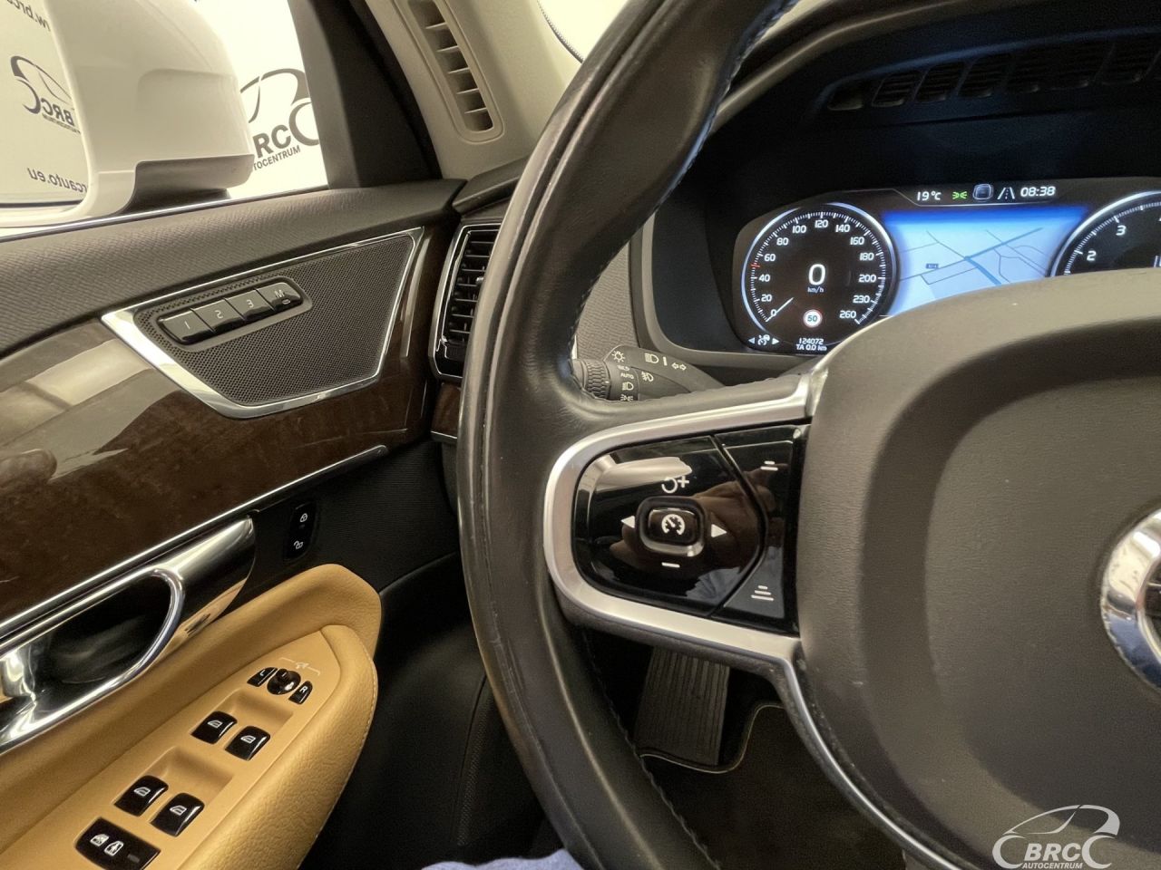 Volvo XC90 | 32