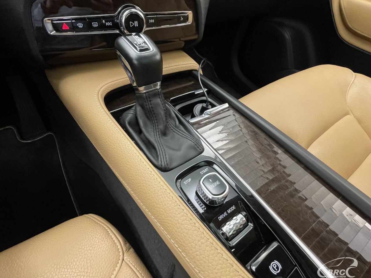 Volvo XC90 | 28