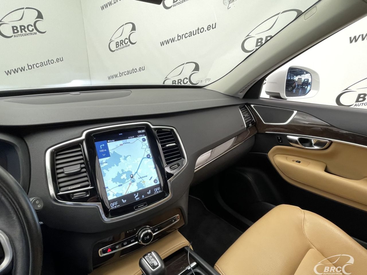 Volvo XC90 | 29