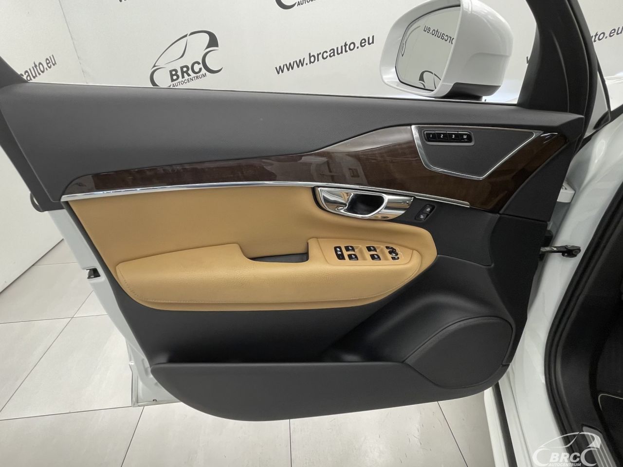 Volvo XC90 | 23