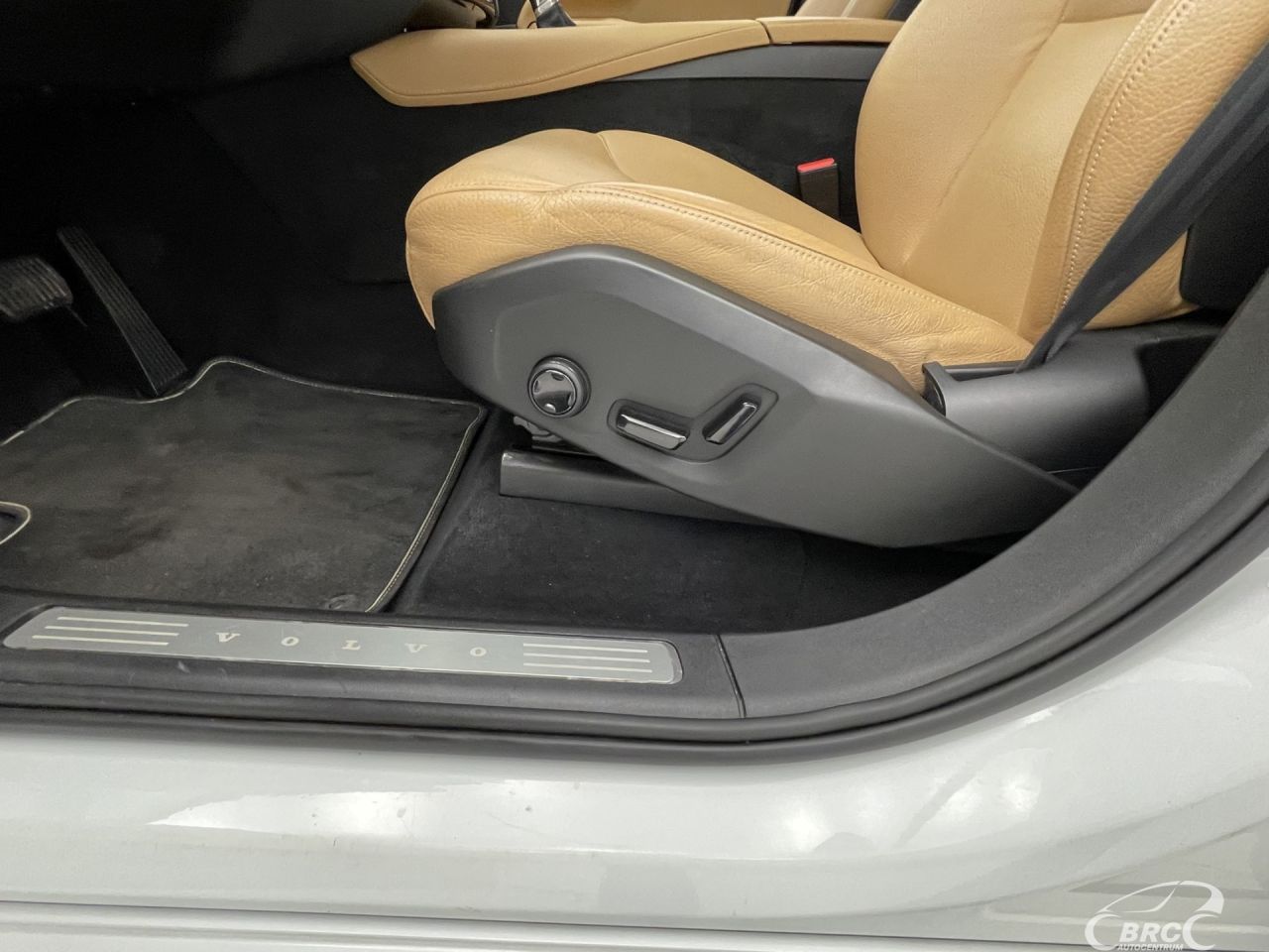 Volvo XC90 | 25