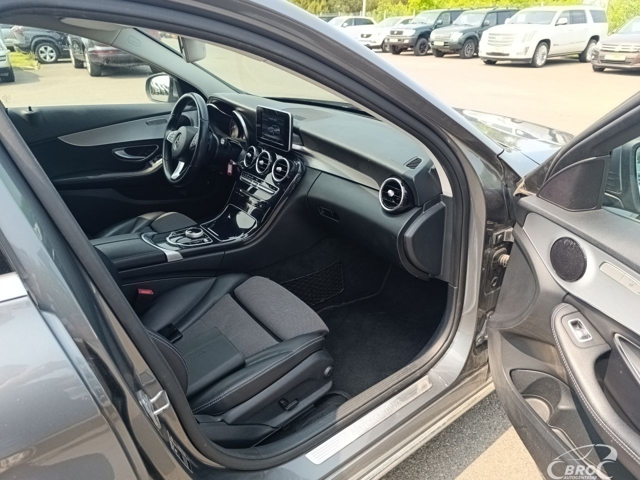Mercedes-Benz C200 | 29