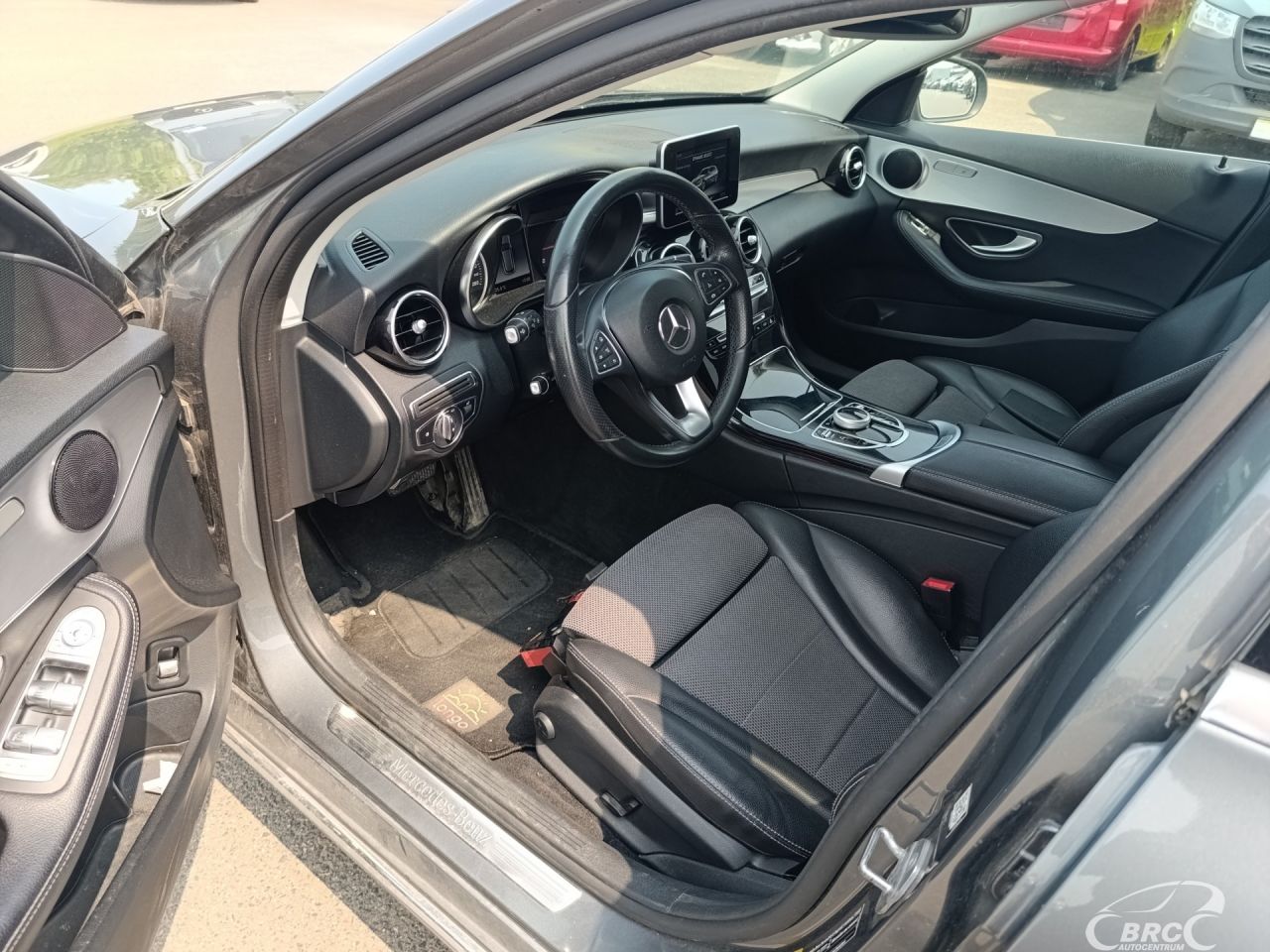 Mercedes-Benz C200 | 23