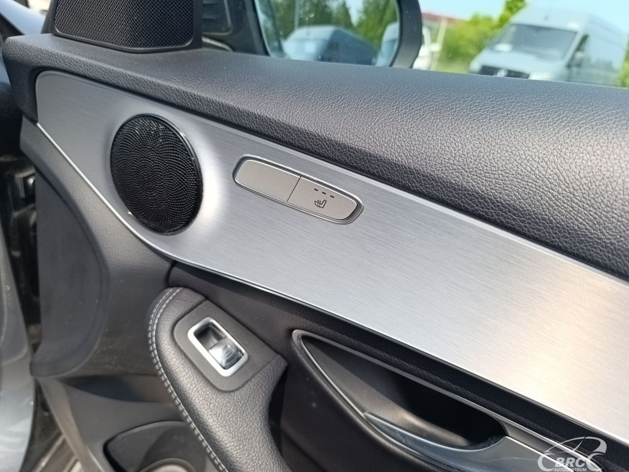 Mercedes-Benz C200 | 31