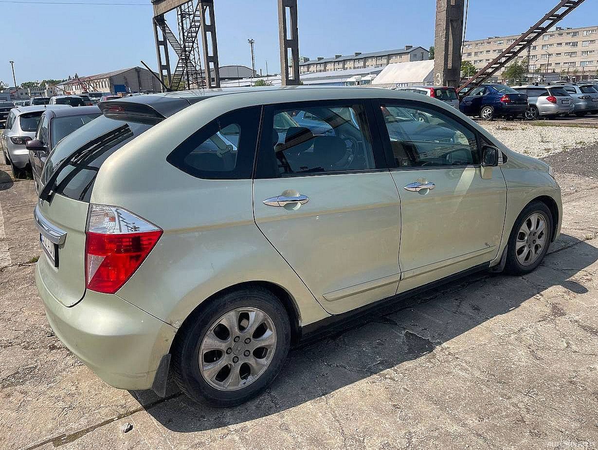 Honda FR-V | 2