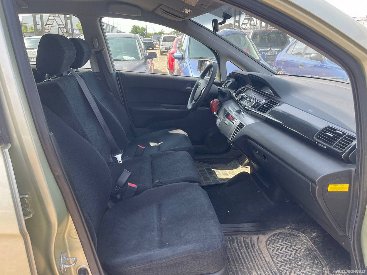 Honda FR-V | 5