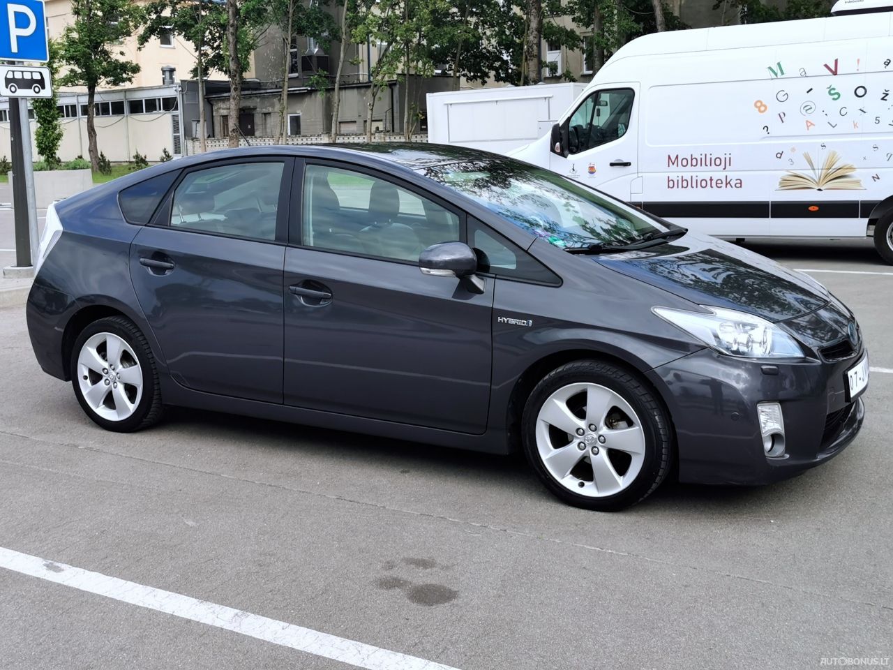 Toyota Prius | 8