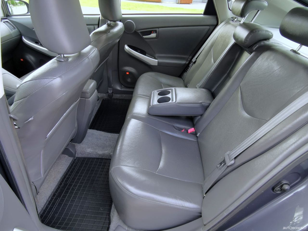 Toyota Prius | 18