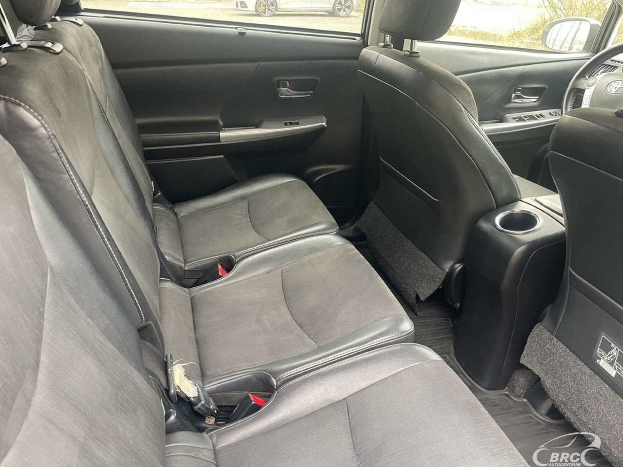 Toyota Prius+ | 10