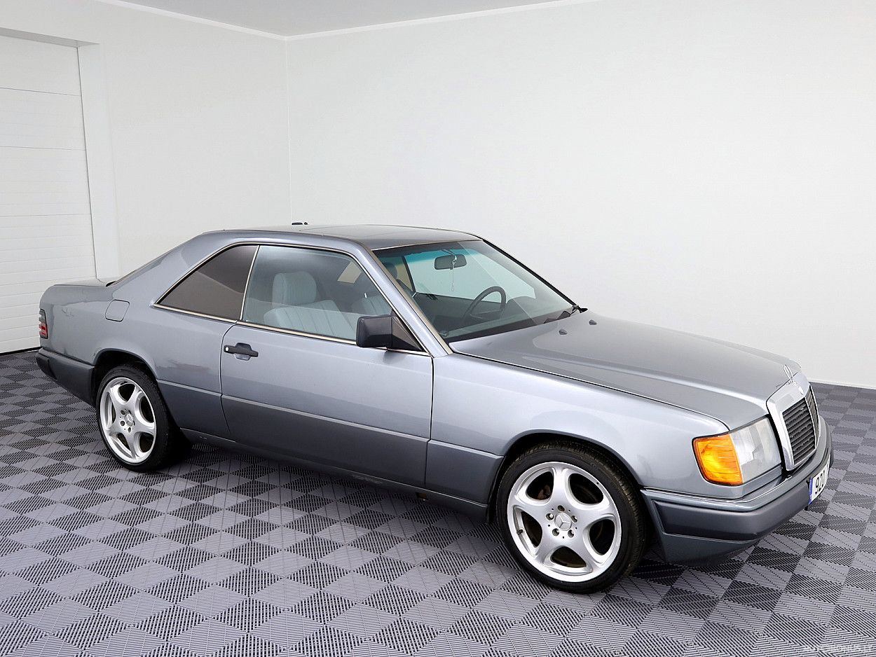 Mercedes-Benz E230