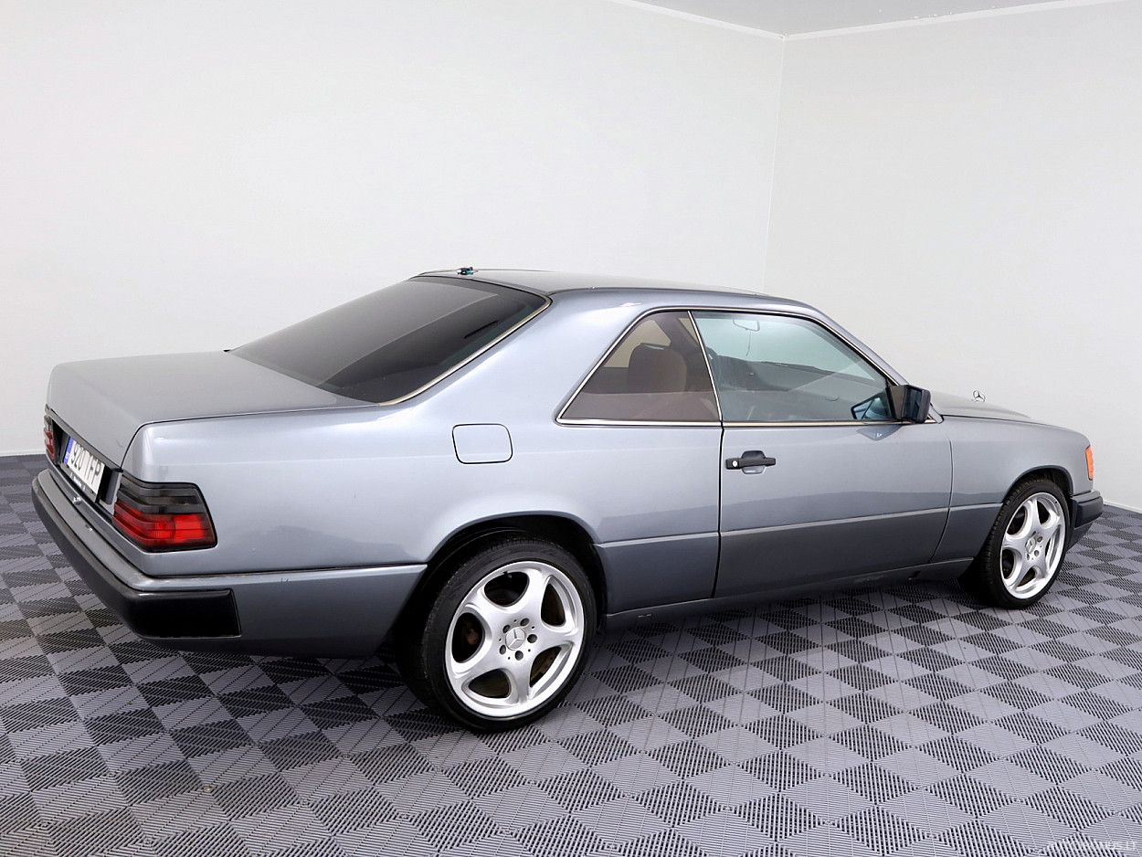 Mercedes-Benz E230 | 2