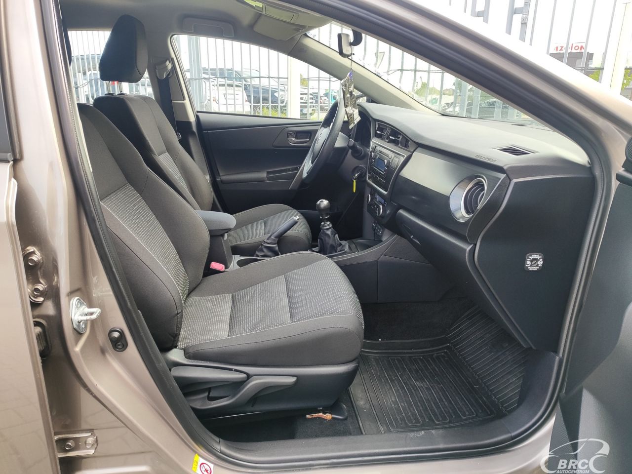 Toyota Auris | 5