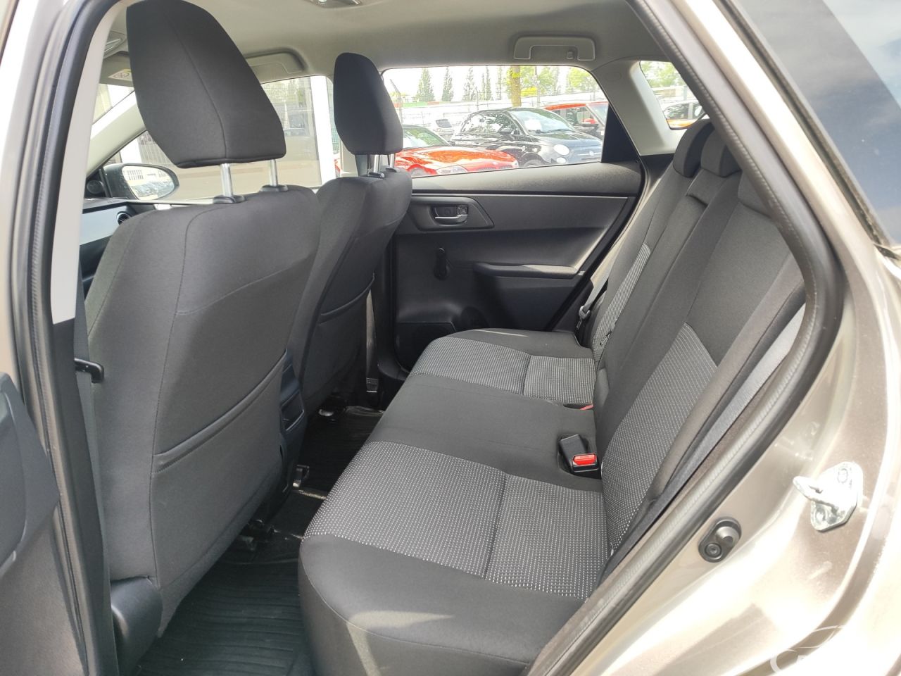 Toyota Auris | 12